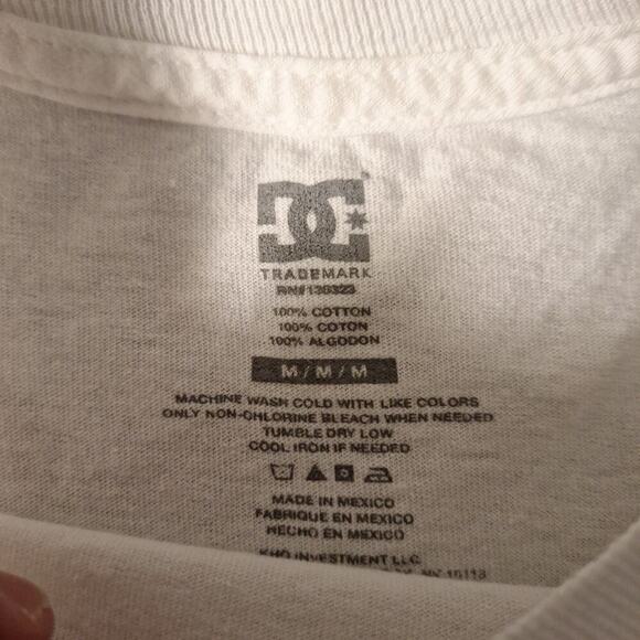 DC Shoe Co Skateboarding T-Shirt Size Medium White With Black Graphics Cotton - Picture 3 of 6